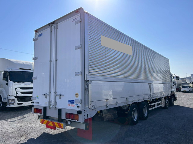 いすゞギガアルミウイング大型（10t）[写真02]