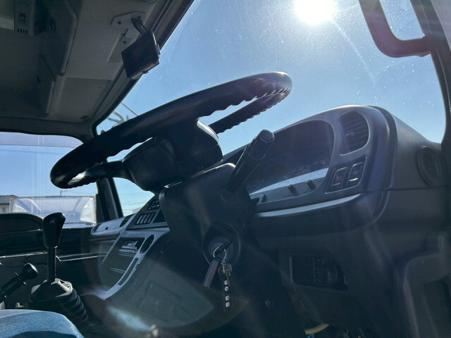 いすゞギガアルミウイング大型（10t）[写真20]