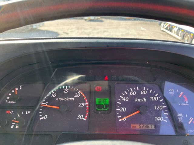 いすゞギガアルミウイング大型（10t）[写真22]