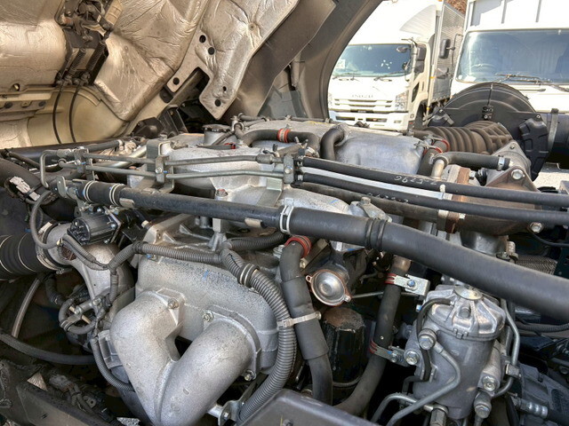 いすゞギガアルミウイング大型（10t）[写真29]