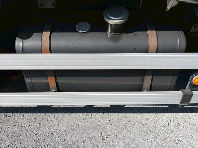 いすゞギガアルミウイング大型（10t）[写真33]