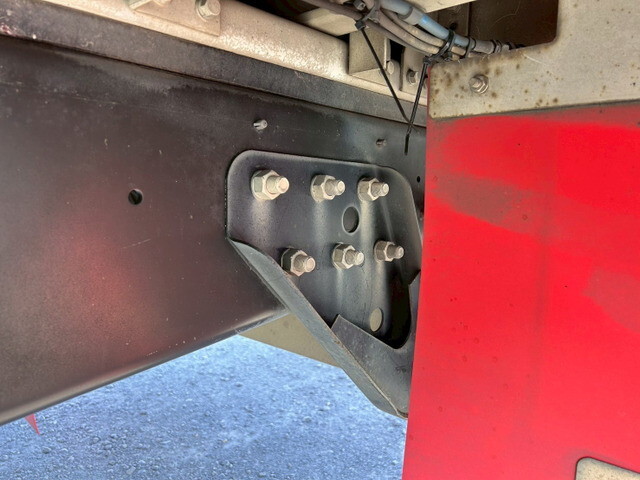 いすゞギガアルミウイング大型（10t）[写真35]