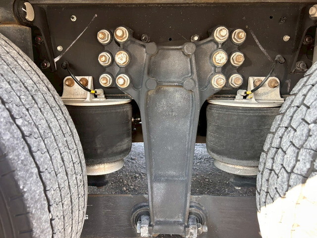 いすゞギガアルミウイング大型（10t）[写真40]