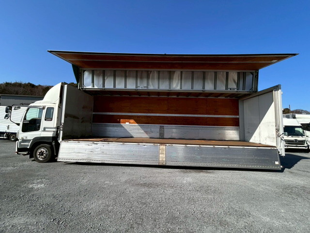 いすゞギガアルミウイング大型（10t）[写真05]