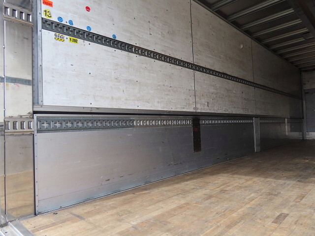 日野プロフィアアルミウイング大型（10t）[写真35]