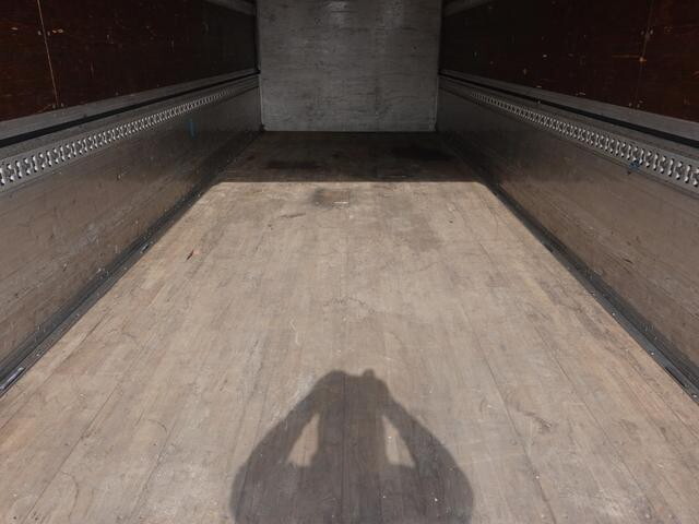 いすゞフォワードアルミウイング中型（4t）[写真11]