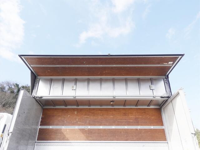 いすゞフォワードアルミウイング中型（4t）[写真09]