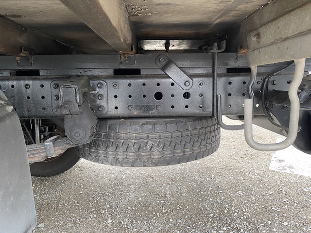 三菱ふそうキャンター平ボディ小型（2t・3t）[写真13]