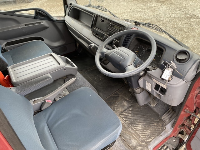三菱ふそうキャンター平ボディ小型（2t・3t）[写真18]