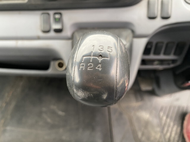 三菱ふそうキャンター平ボディ小型（2t・3t）[写真20]