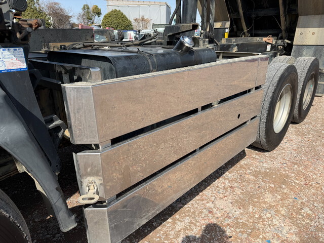 いすゞギガダンプ大型（10t）[写真11]