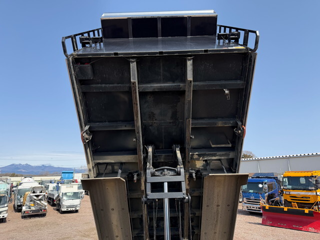 いすゞギガダンプ大型（10t）[写真20]