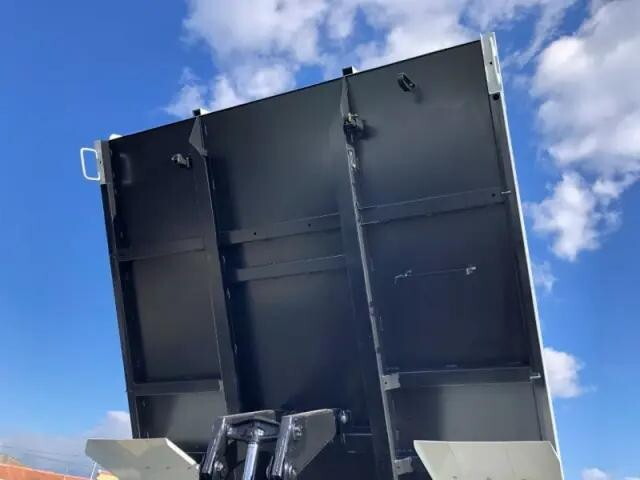 三菱ふそうファイターダンプ中型（4t）[写真26]