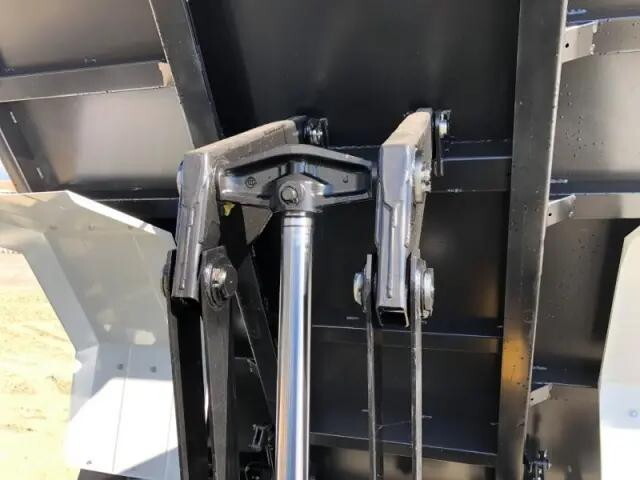 三菱ふそうファイターダンプ中型（4t）[写真28]