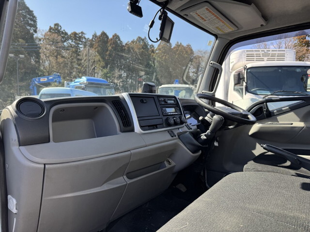 三菱ふそうキャンター冷凍車（冷蔵車）小型（2t・3t）[写真06]