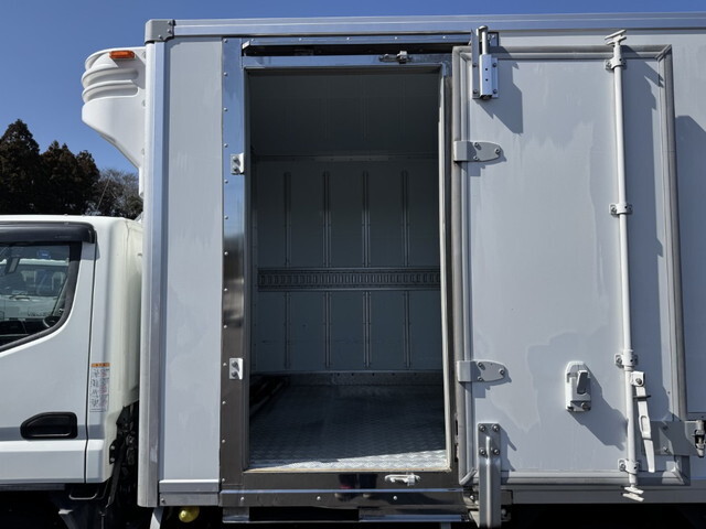 三菱ふそうキャンター冷凍車（冷蔵車）小型（2t・3t）[写真08]