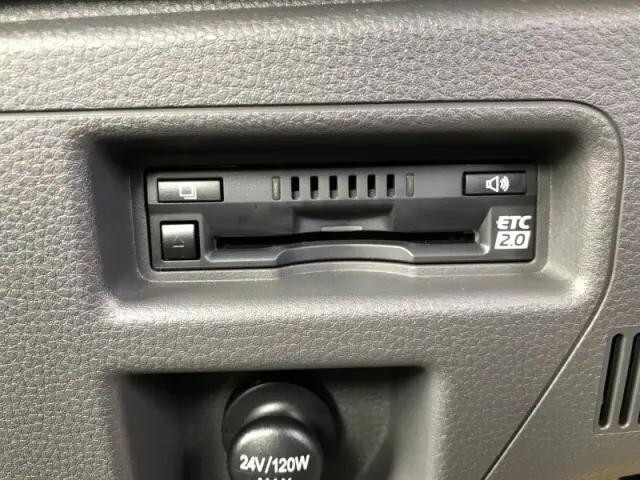 いすゞフォワードコンテナ専用車中型（4t）[写真16]