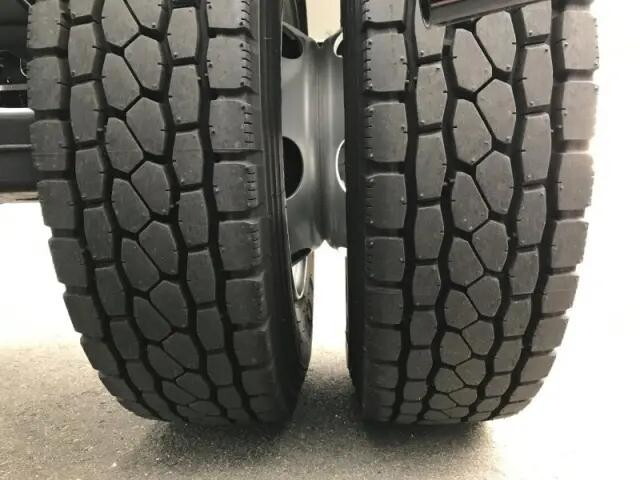 いすゞフォワードコンテナ専用車中型（4t）[写真23]