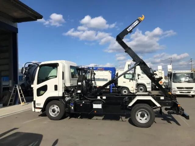 いすゞフォワードコンテナ専用車中型（4t）[写真06]