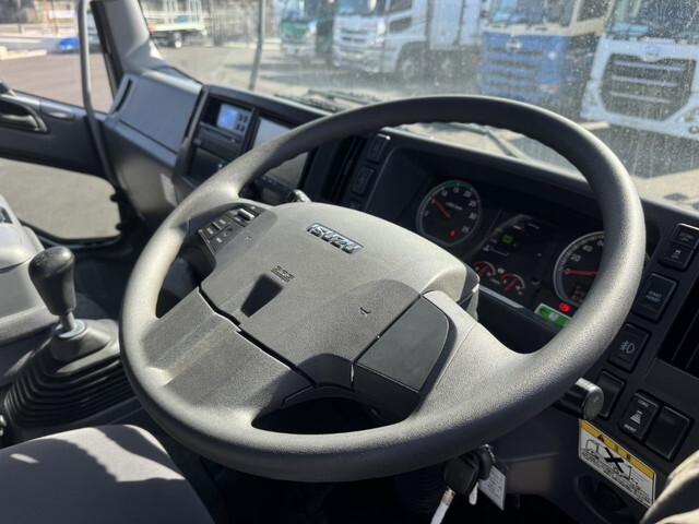 いすゞフォワード冷凍車（冷蔵車）中型（4t）[写真11]