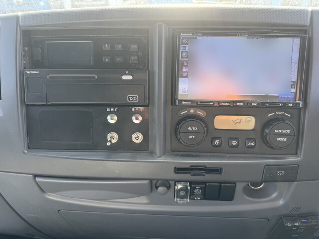 いすゞフォワード冷凍車（冷蔵車）中型（4t）[写真12]