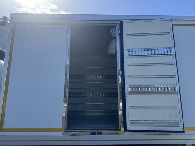 いすゞフォワード冷凍車（冷蔵車）中型（4t）[写真16]