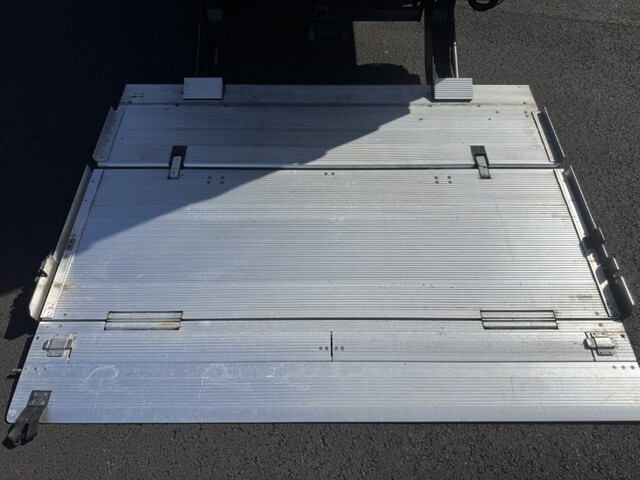 いすゞフォワード冷凍車（冷蔵車）中型（4t）[写真17]