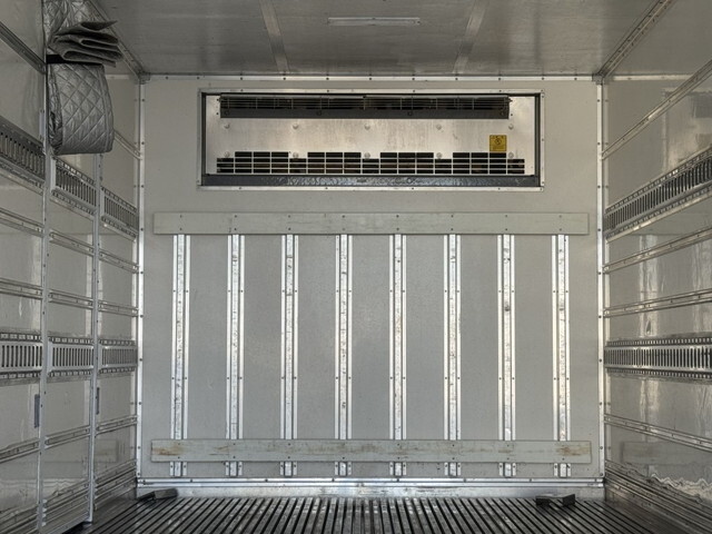 いすゞフォワード冷凍車（冷蔵車）中型（4t）[写真19]