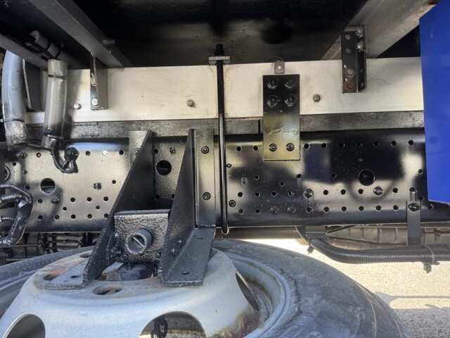 いすゞフォワード冷凍車（冷蔵車）中型（4t）[写真31]