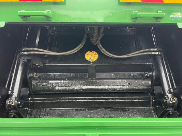 いすゞエルフパッカー車（塵芥車）小型（2t・3t）[写真04]