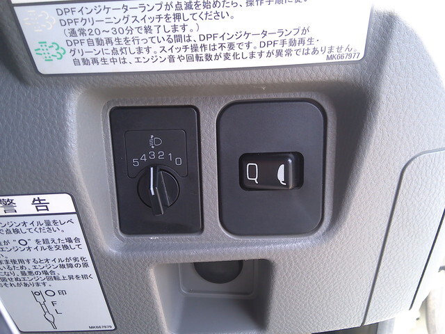 三菱ふそうキャンターダブルキャブ（Wキャブ）小型（2t・3t）[写真33]