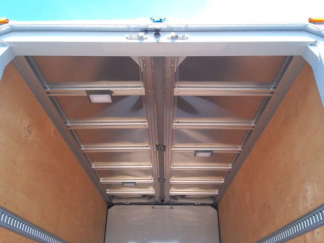 いすゞエルフアルミウイング小型（2t・3t）[写真16]