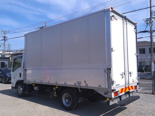 いすゞエルフアルミウイング小型（2t・3t）[写真02]