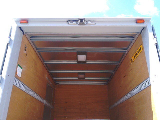 日野デュトロアルミバン小型（2t・3t）[写真20]