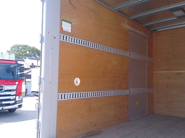 日野デュトロアルミバン小型（2t・3t）[写真22]