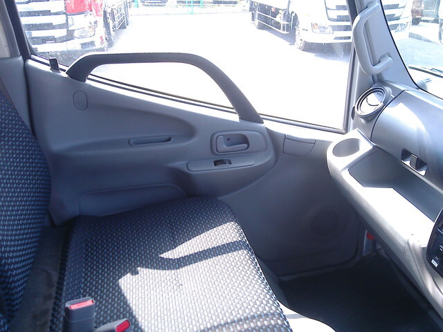 日野デュトロアルミバン小型（2t・3t）[写真31]