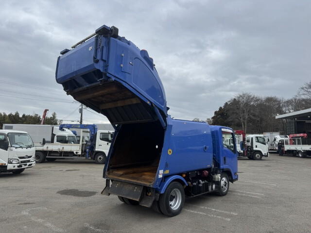 いすゞエルフパッカー車（塵芥車）小型（2t・3t）[写真10]