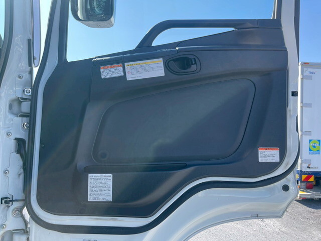 三菱ふそうスーパーグレートアルミウイング大型（10t）[写真15]