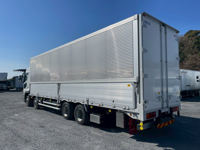 三菱ふそうスーパーグレートアルミウイング大型（10t）[写真02]