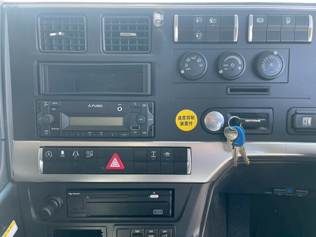 三菱ふそうスーパーグレートアルミウイング大型（10t）[写真23]