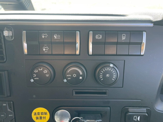 三菱ふそうスーパーグレートアルミウイング大型（10t）[写真24]