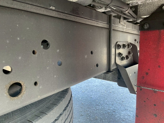 三菱ふそうスーパーグレートアルミウイング大型（10t）[写真32]