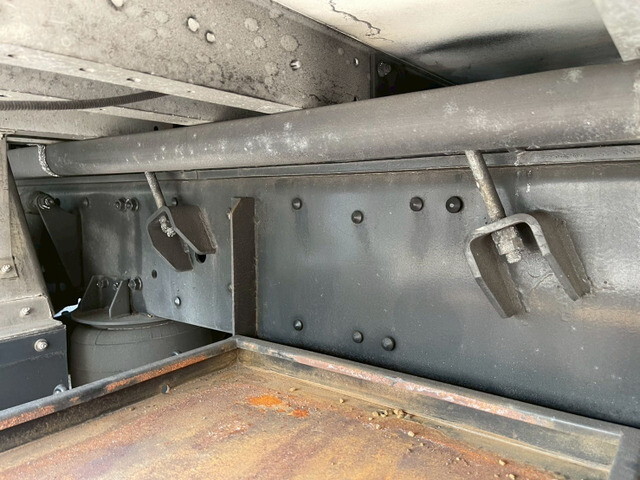 三菱ふそうスーパーグレートアルミウイング大型（10t）[写真34]