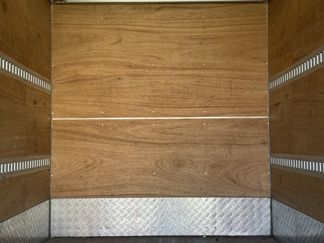 いすゞエルフアルミバン小型（2t・3t）[写真11]