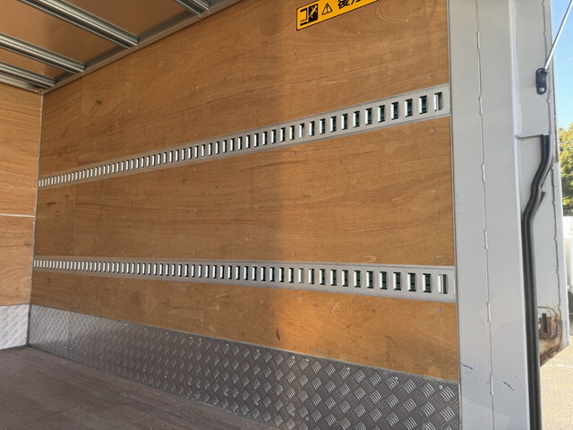 いすゞエルフアルミバン小型（2t・3t）[写真12]