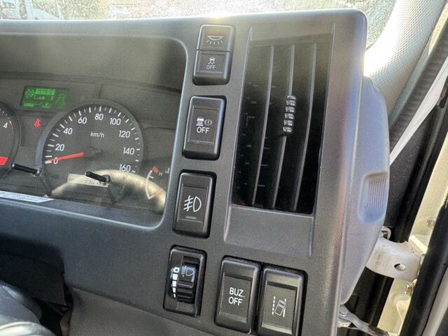 いすゞエルフアルミバン小型（2t・3t）[写真16]