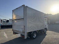 いすゞエルフアルミバン小型（2t・3t）[写真02]