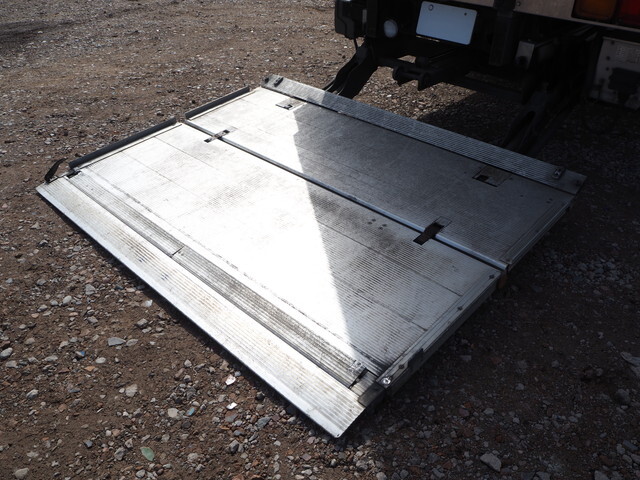 三菱ふそうファイター冷凍車（冷蔵車）中型（4t）[写真15]