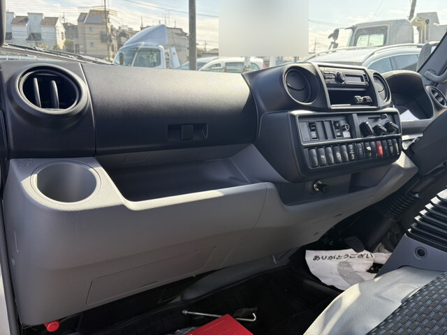 日野デュトロアルミバン小型（2t・3t）[写真28]