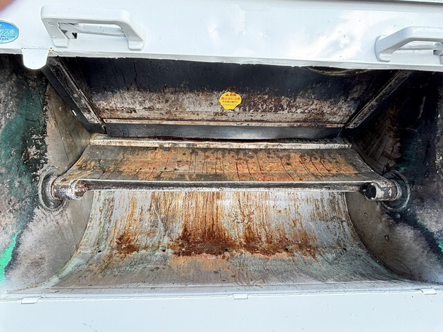 いすゞエルフパッカー車（塵芥車）小型（2t・3t）[写真12]